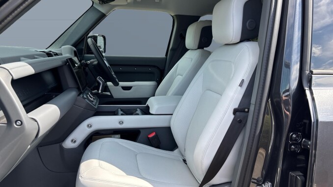 Land Rover Defender 3.0 D250 X-Dynamic HSE 110 5dr Auto Diesel Estate - Image 3